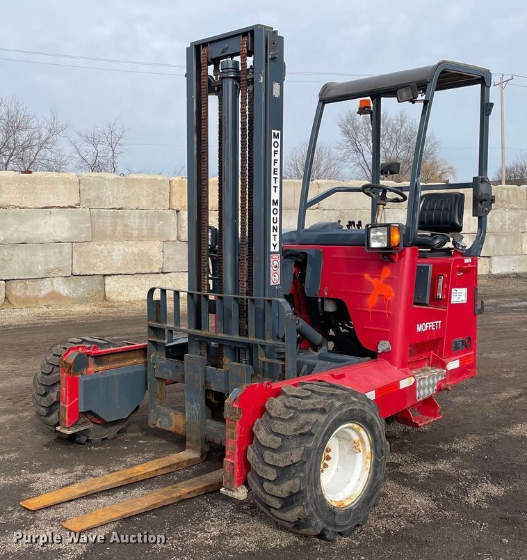 image for item DS5415 2012 Moffett M70 forklift