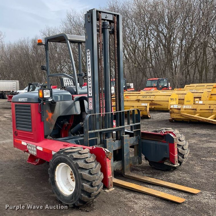 image for item DS5415 2012 Moffett M70 forklift