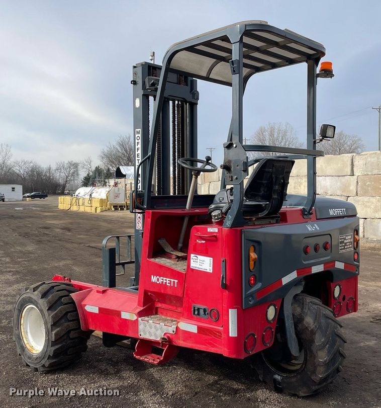 image for item DS5415 2012 Moffett M70 forklift