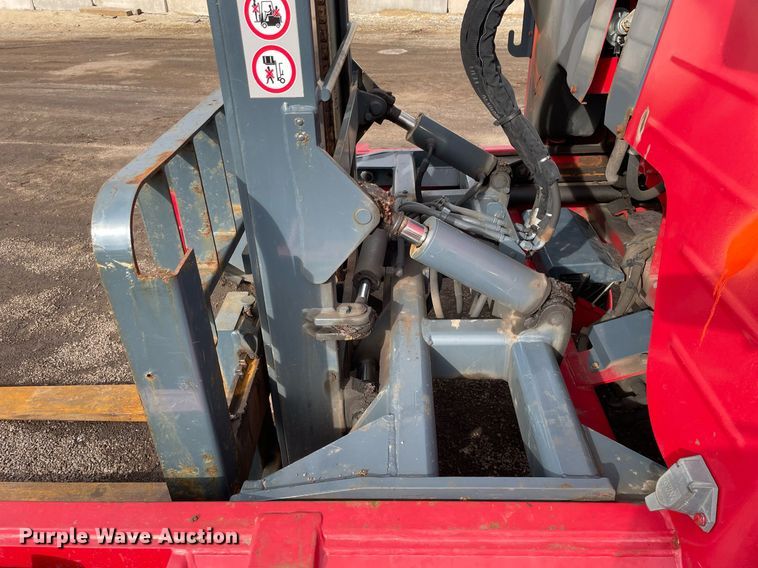 image for item DS5415 2012 Moffett M70 forklift