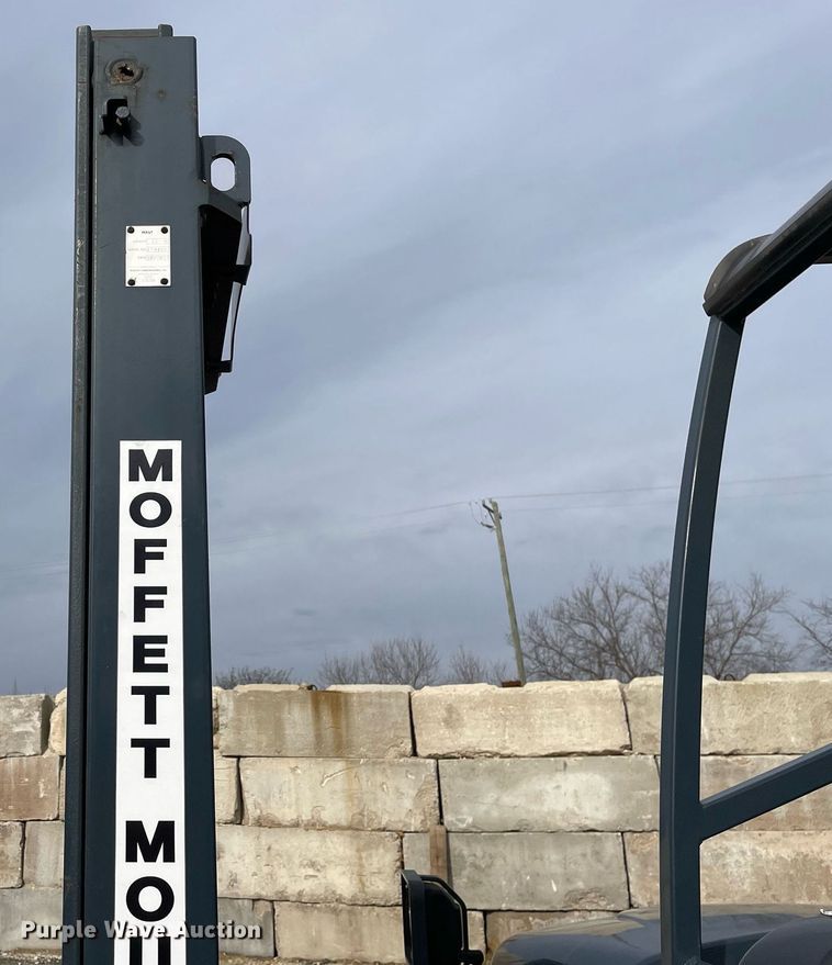 image for item DS5415 2012 Moffett M70 forklift