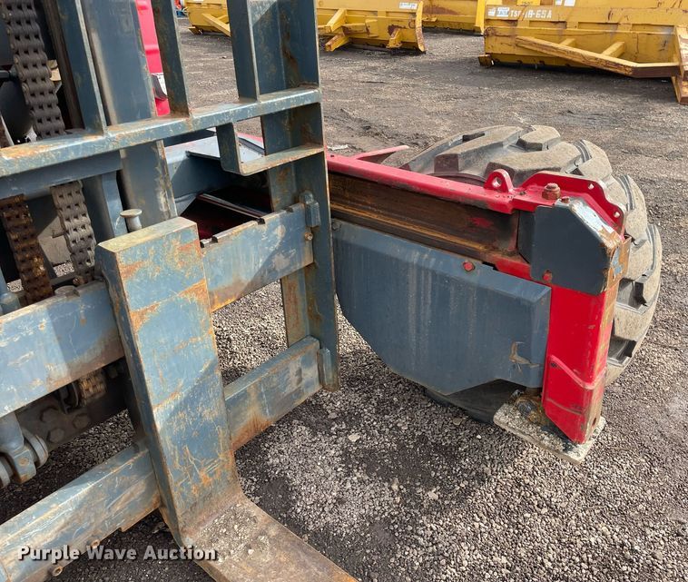 image for item DS5415 2012 Moffett M70 forklift