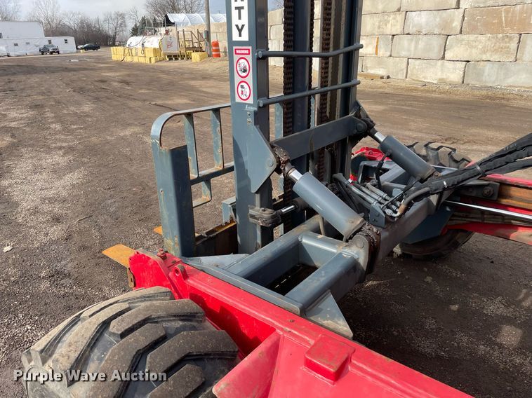 image for item DS5415 2012 Moffett M70 forklift