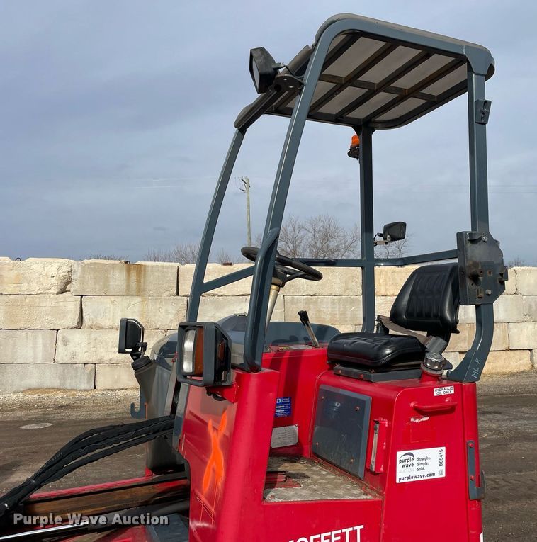 image for item DS5415 2012 Moffett M70 forklift