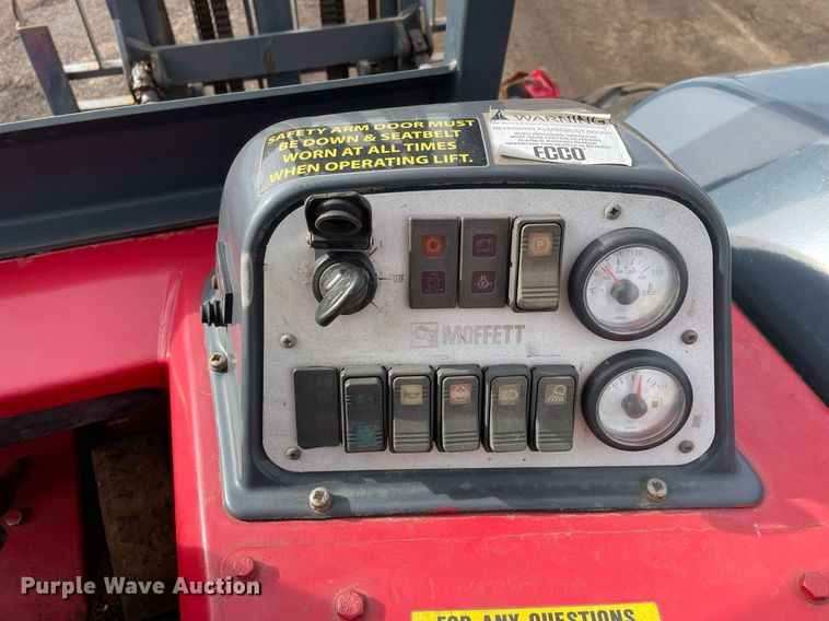 image for item DS5415 2012 Moffett M70 forklift