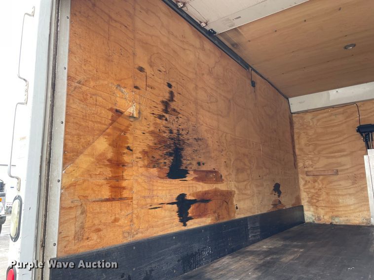 image for item DS5462 2011 Ford  F550 Super Duty XLT box truck