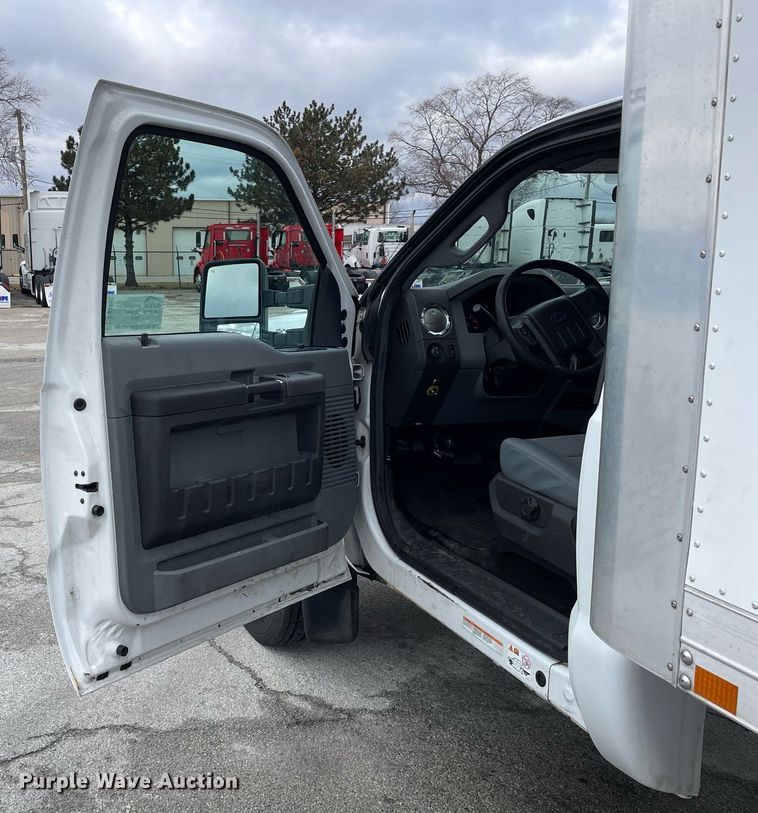 image for item DS5462 2011 Ford  F550 Super Duty XLT box truck