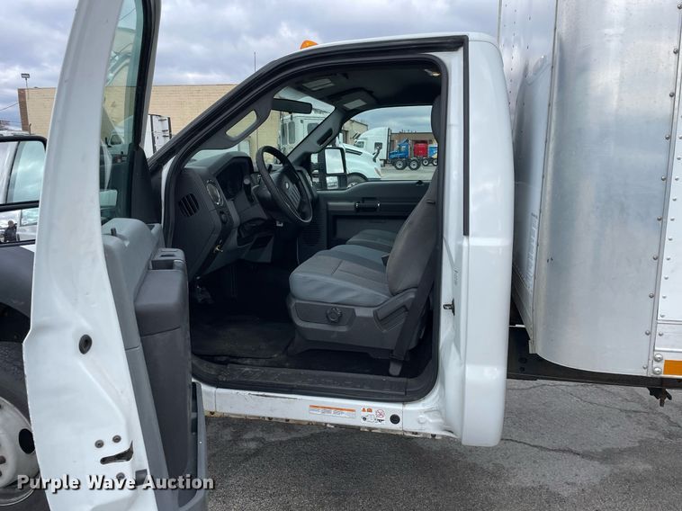 image for item DS5462 2011 Ford  F550 Super Duty XLT box truck