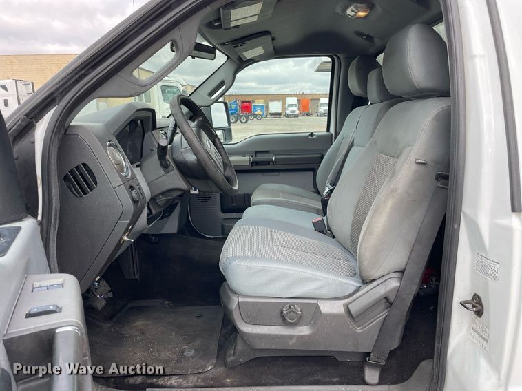 image for item DS5462 2011 Ford  F550 Super Duty XLT box truck