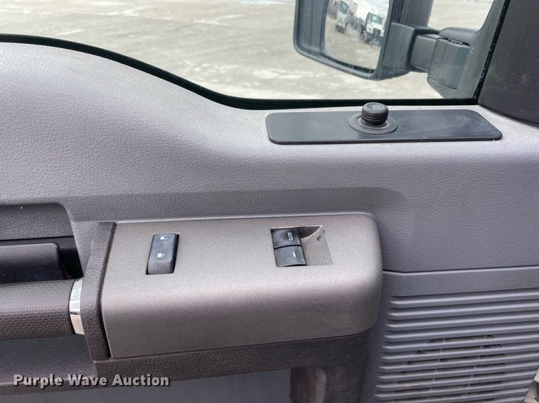 image for item DS5462 2011 Ford  F550 Super Duty XLT box truck