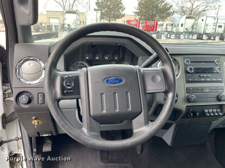 image for item DS5462 2011 Ford  F550 Super Duty XLT box truck