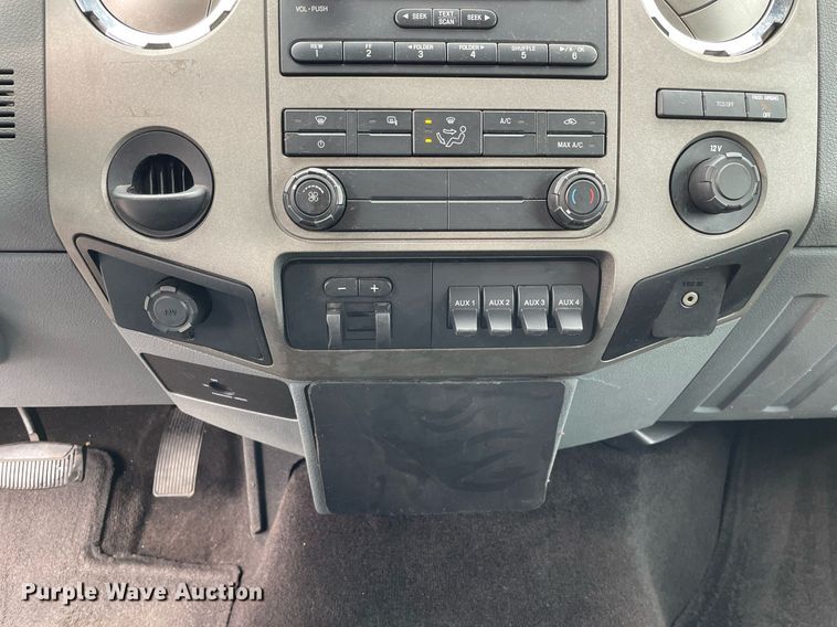 image for item DS5462 2011 Ford  F550 Super Duty XLT box truck