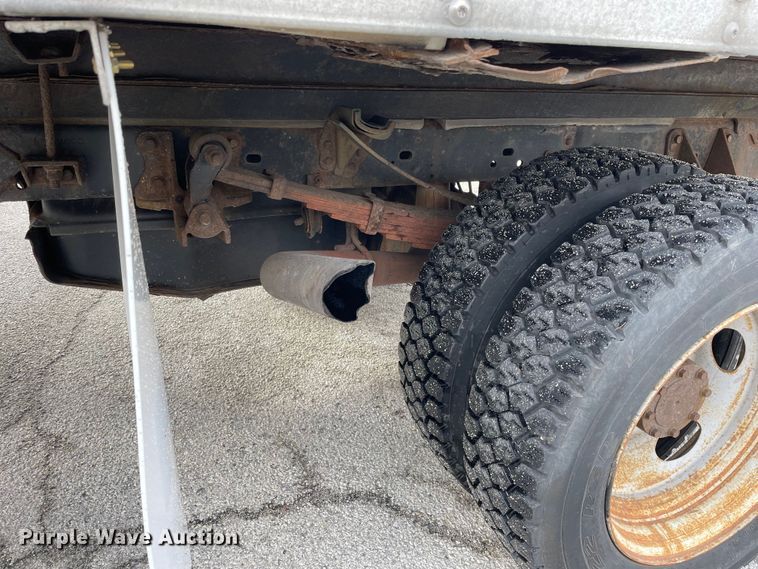 image for item DS5462 2011 Ford  F550 Super Duty XLT box truck