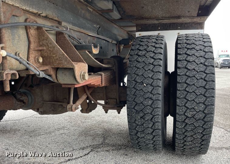 image for item DS5462 2011 Ford  F550 Super Duty XLT box truck