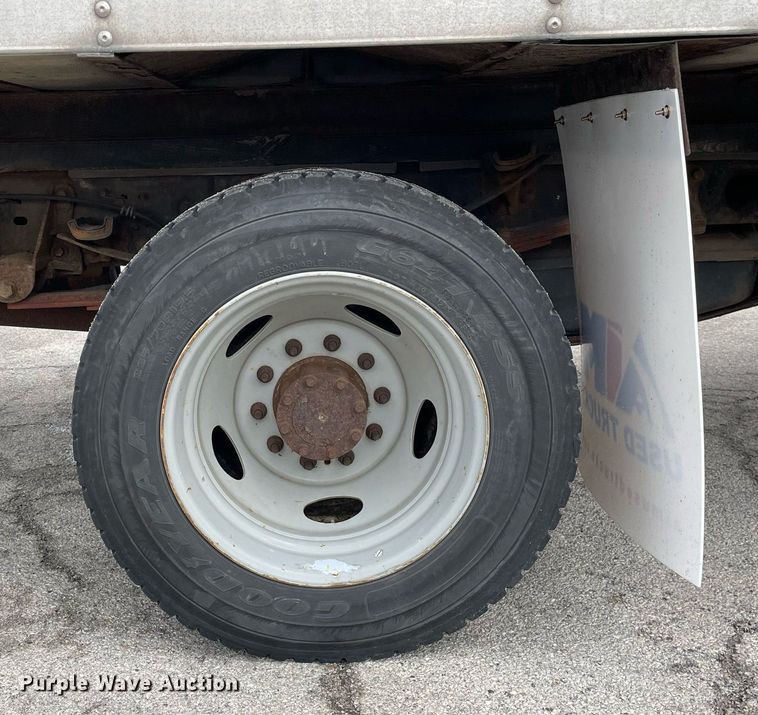 image for item DS5462 2011 Ford  F550 Super Duty XLT box truck