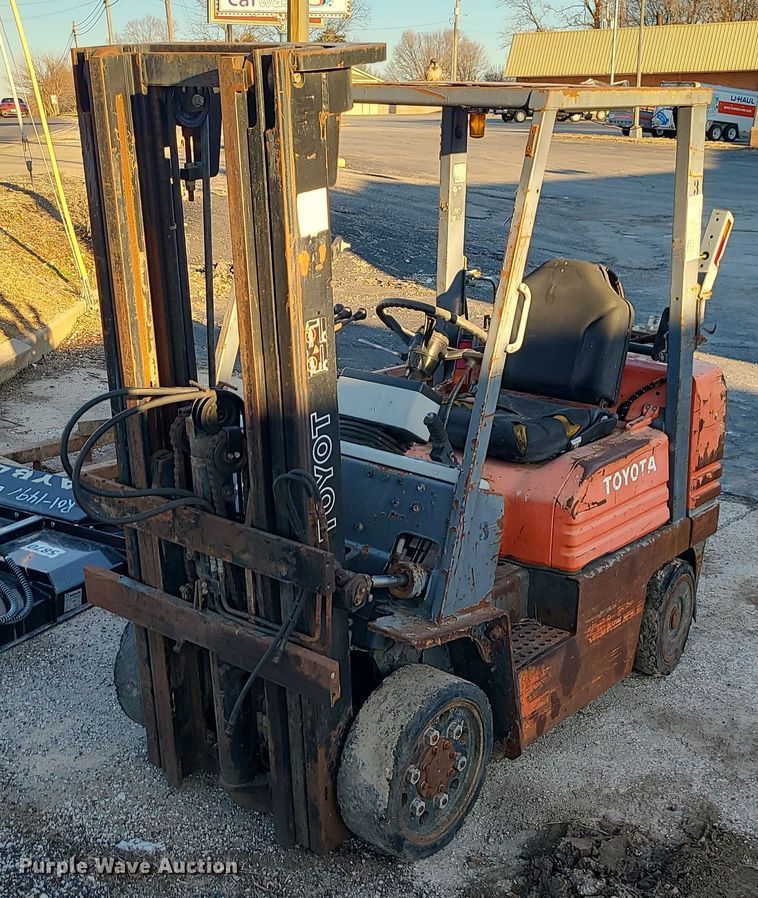 image for item DS7303 Toyota 5FGC25 forklift