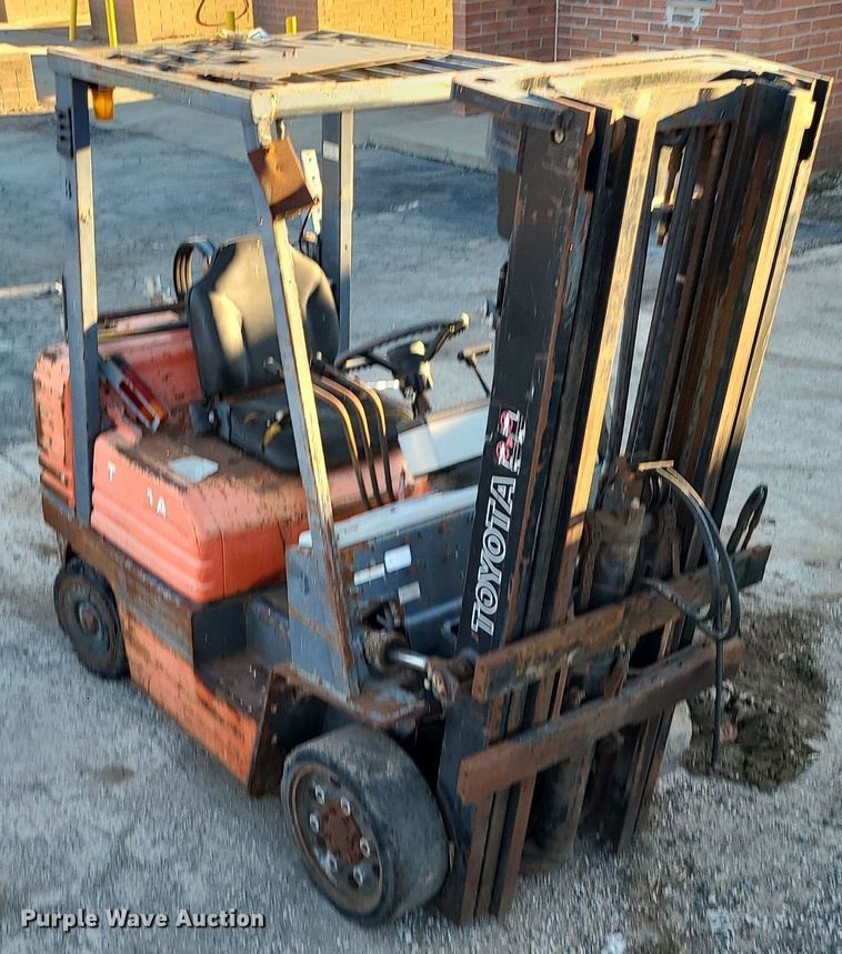 image for item DS7303 Toyota 5FGC25 forklift