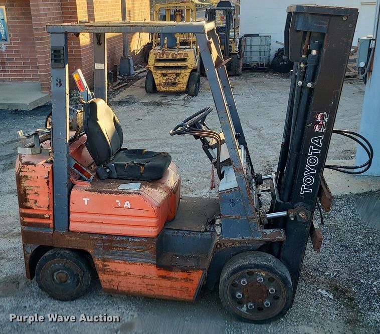 image for item DS7303 Toyota 5FGC25 forklift