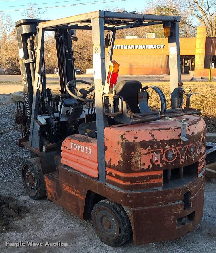 image for item DS7303 Toyota 5FGC25 forklift