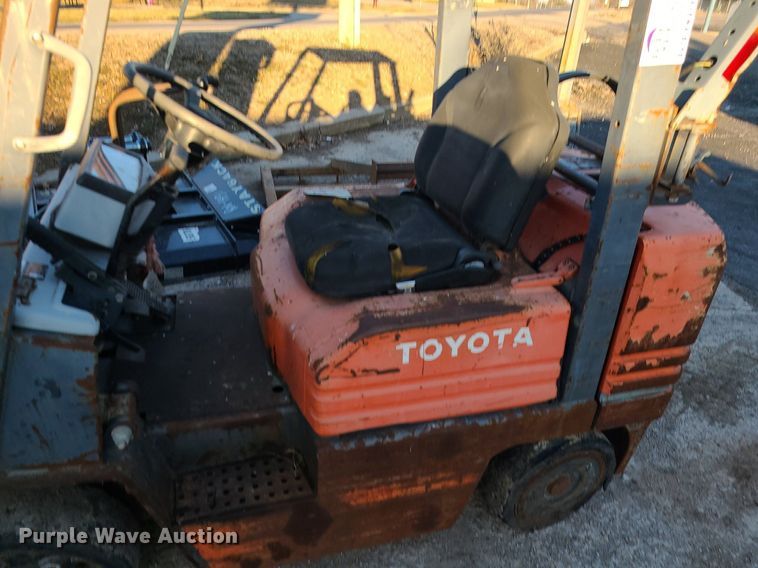 image for item DS7303 Toyota 5FGC25 forklift
