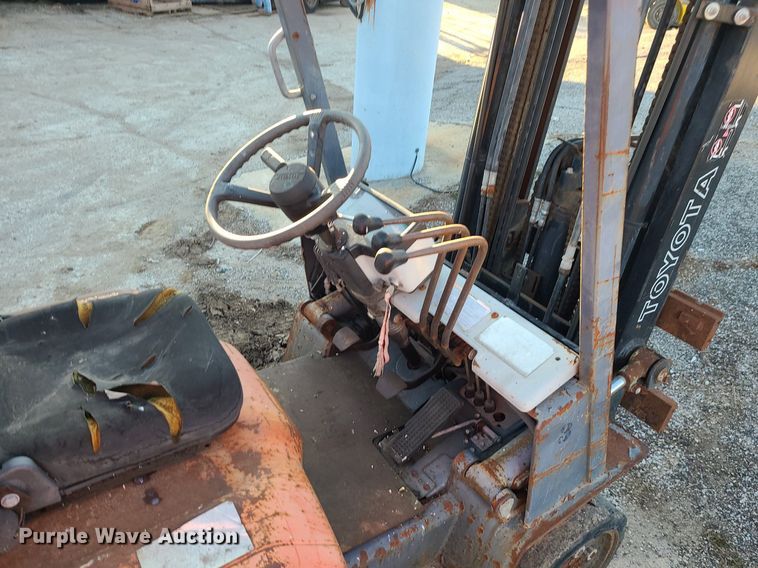 image for item DS7303 Toyota 5FGC25 forklift