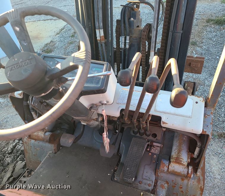 image for item DS7303 Toyota 5FGC25 forklift
