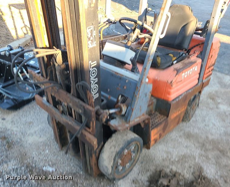 image for item DS7303 Toyota 5FGC25 forklift