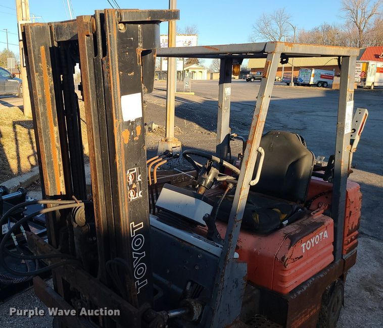 image for item DS7303 Toyota 5FGC25 forklift