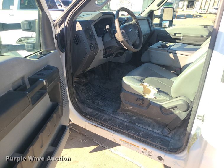 image for item DS7314 2012 Ford F550 Super Duty utility / service truck