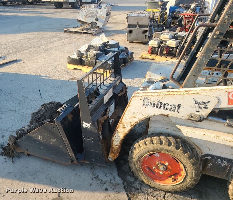 image for item DS7322 2004 Bobcat 463 skid steer loader