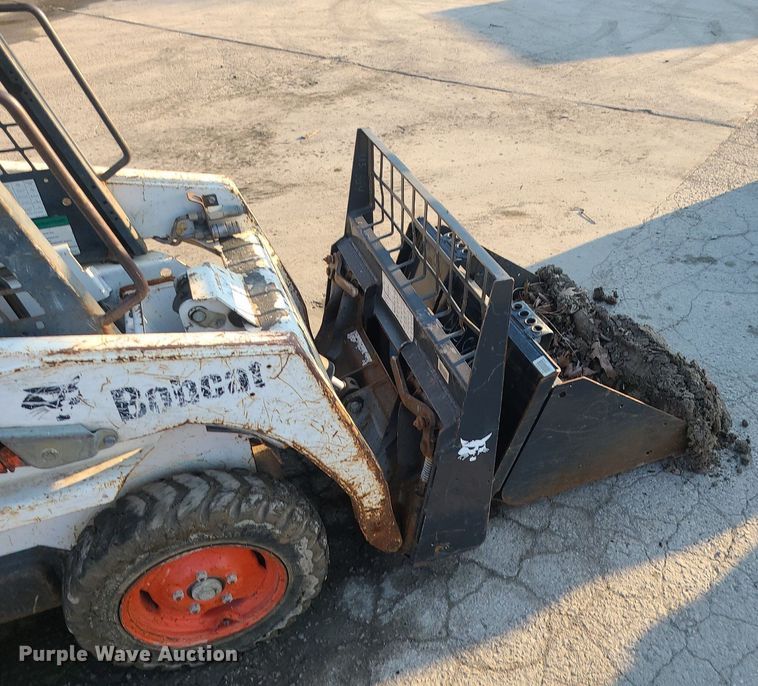 image for item DS7322 2004 Bobcat 463 skid steer loader