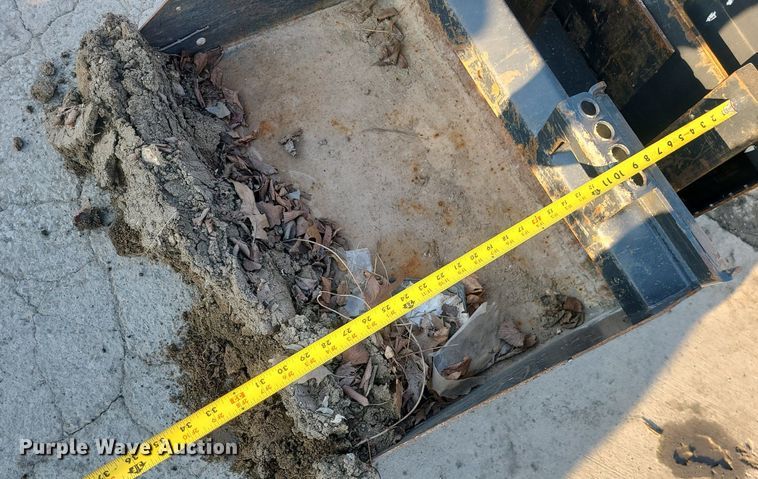 image for item DS7322 2004 Bobcat 463 skid steer loader