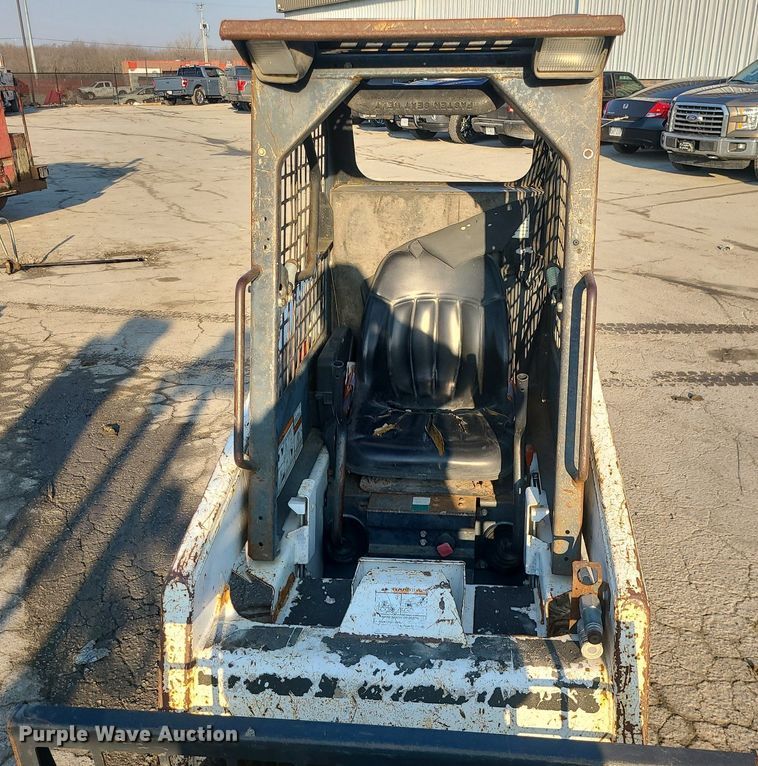 image for item DS7322 2004 Bobcat 463 skid steer loader