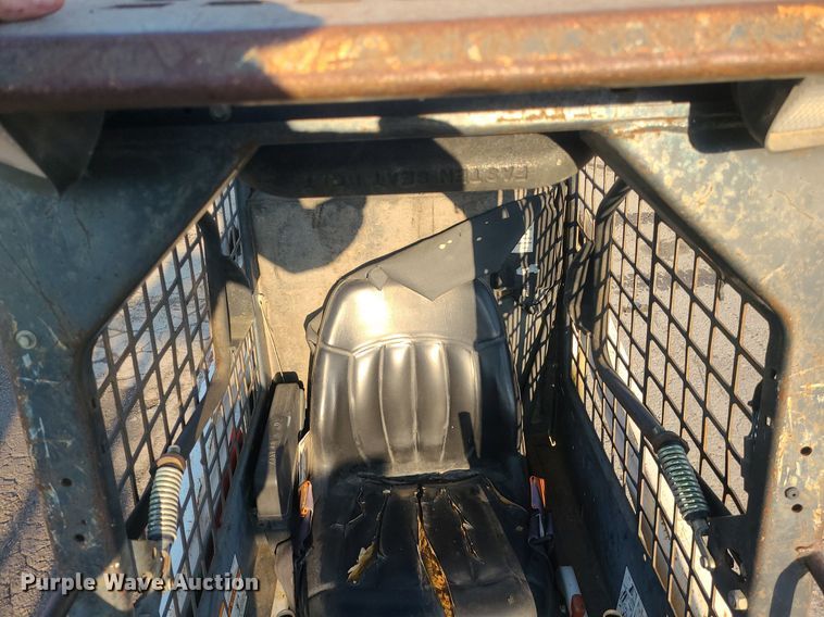 image for item DS7322 2004 Bobcat 463 skid steer loader