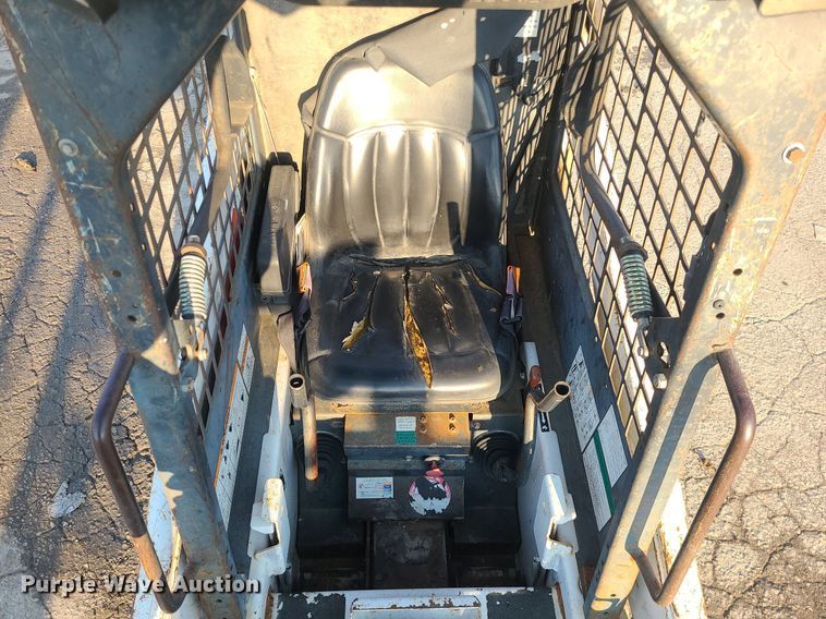 image for item DS7322 2004 Bobcat 463 skid steer loader