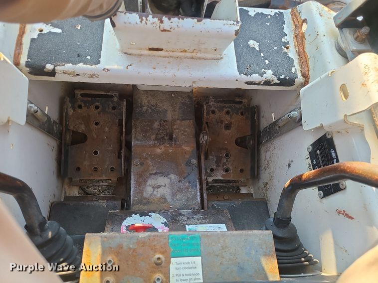 image for item DS7322 2004 Bobcat 463 skid steer loader