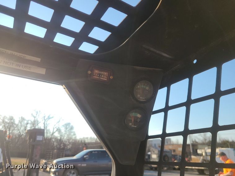 image for item DS7322 2004 Bobcat 463 skid steer loader