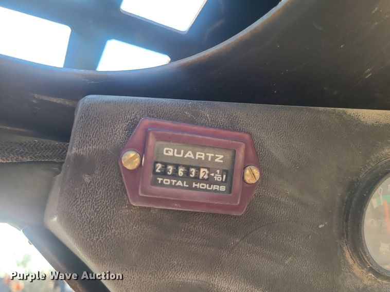 image for item DS7322 2004 Bobcat 463 skid steer loader