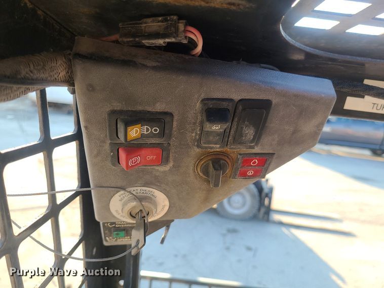 image for item DS7322 2004 Bobcat 463 skid steer loader