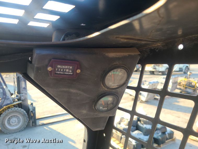 image for item DS7322 2004 Bobcat 463 skid steer loader