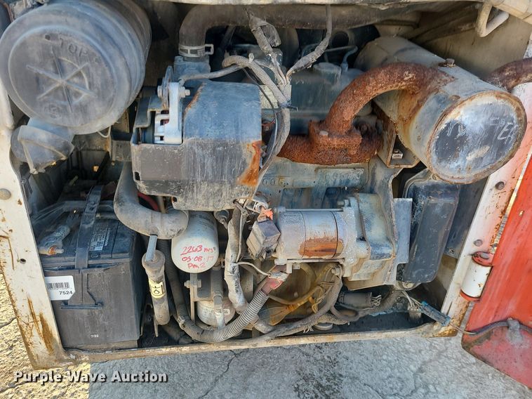 image for item DS7322 2004 Bobcat 463 skid steer loader