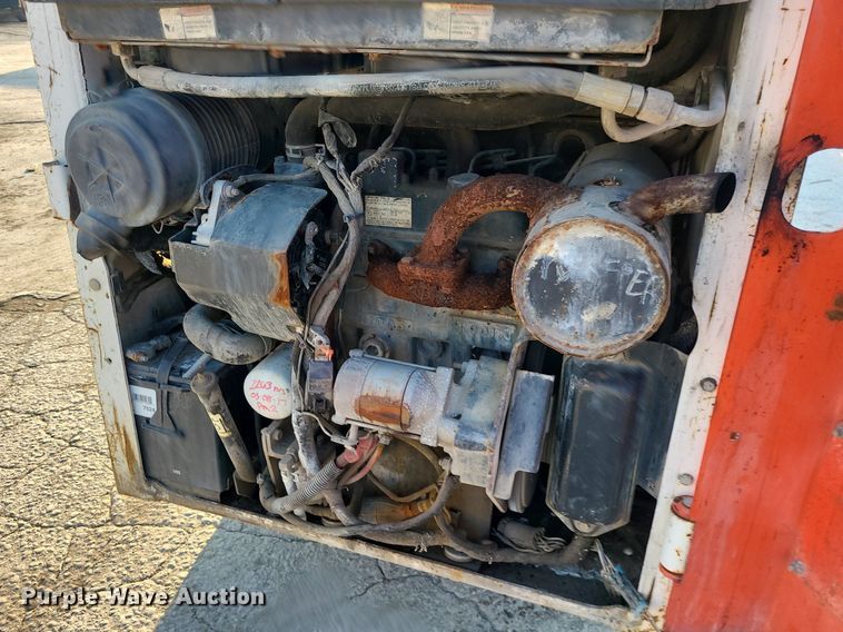 image for item DS7322 2004 Bobcat 463 skid steer loader