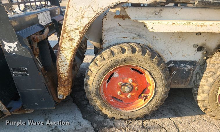 image for item DS7322 2004 Bobcat 463 skid steer loader