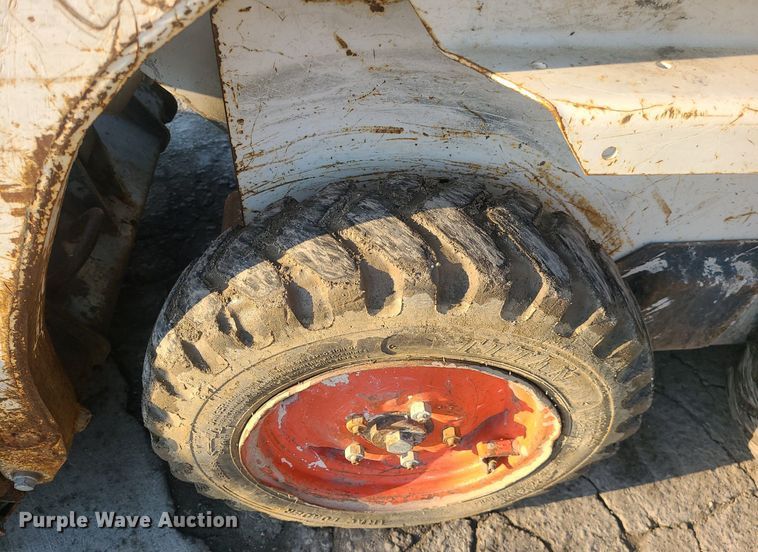 image for item DS7322 2004 Bobcat 463 skid steer loader