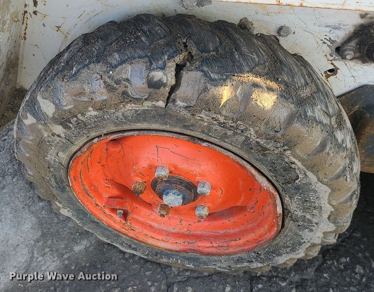 image for item DS7322 2004 Bobcat 463 skid steer loader