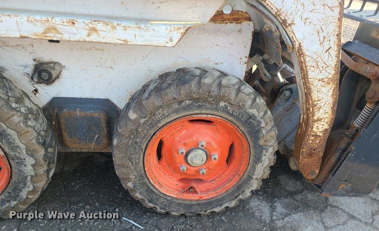 image for item DS7322 2004 Bobcat 463 skid steer loader