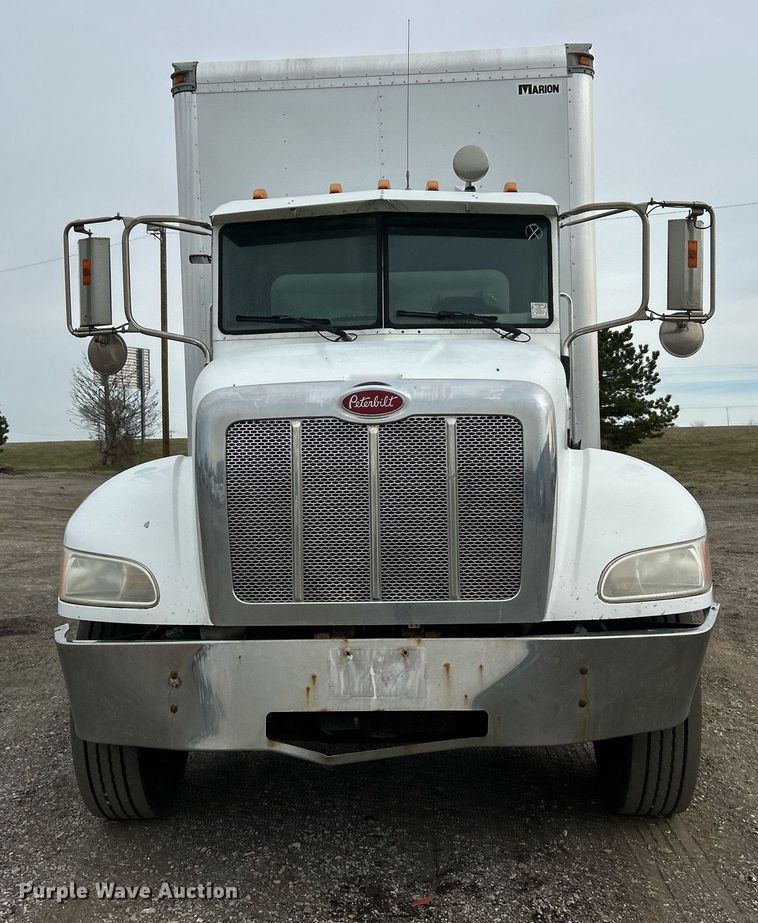 image for item EG1184 2008 Peterbilt  335 box truck