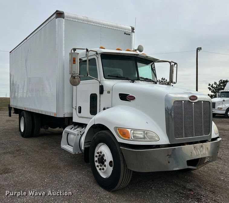 image for item EG1184 2008 Peterbilt  335 box truck