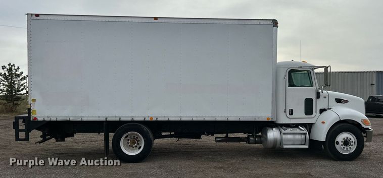 image for item EG1184 2008 Peterbilt  335 box truck