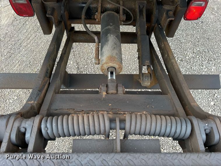 image for item EG1184 2008 Peterbilt  335 box truck